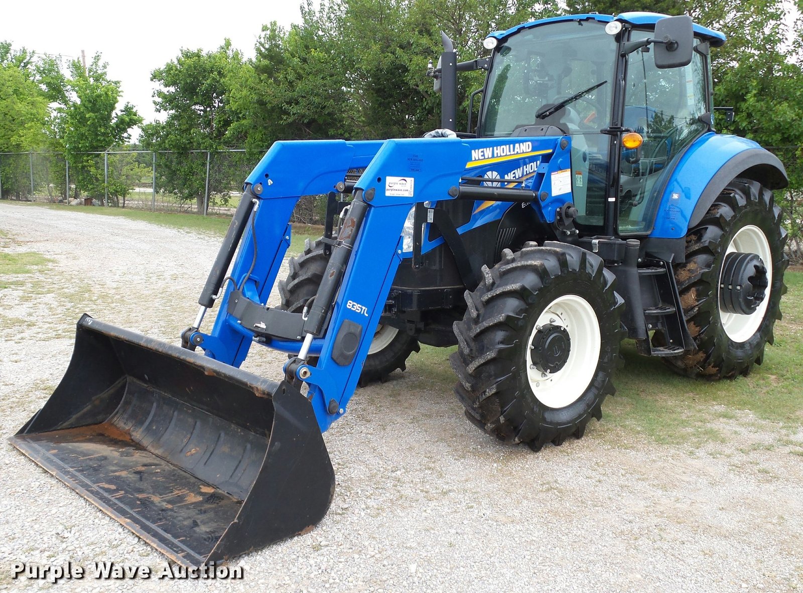 2014 New Holland T5.115 Electro Command MFWD Tractor
